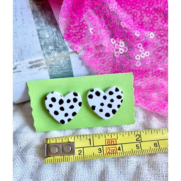 New Black & White Dalmatian Dot Heart Valentine Retro 80s Style Stud Earrings - Picture 4 of 5